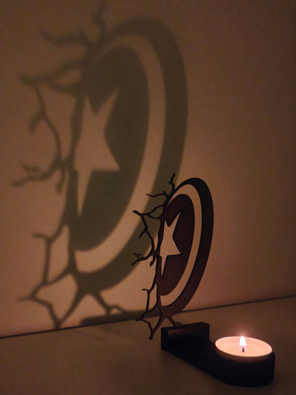 Kaptan Amerika Kalkanı Tasarımlı Gölgeli Mumluk | Dekoratif 3D Gece Lambası