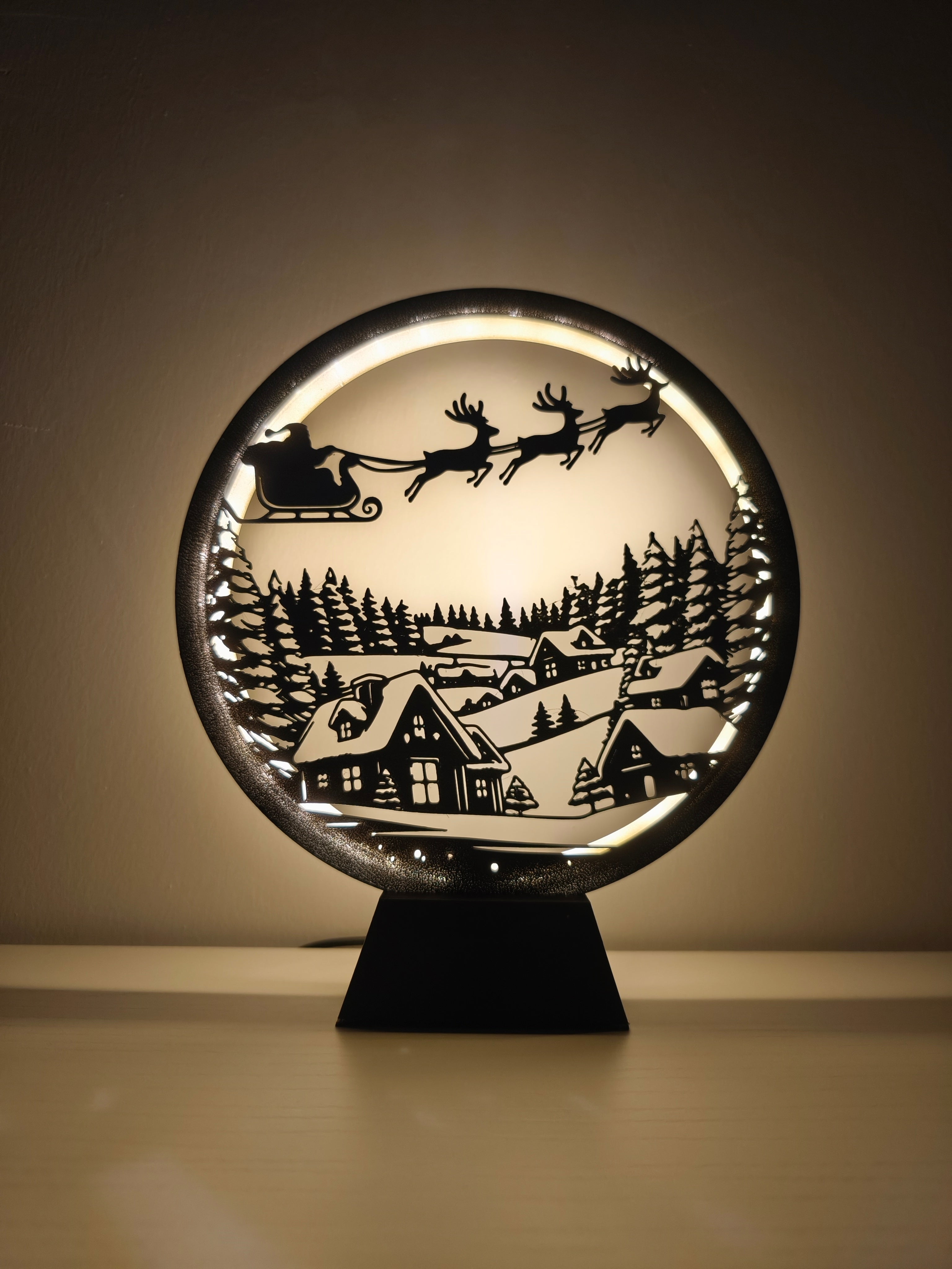 Gökyüzünde Bir Masal: Uçan Kızak ve Kış Köyü Silüet Lamba