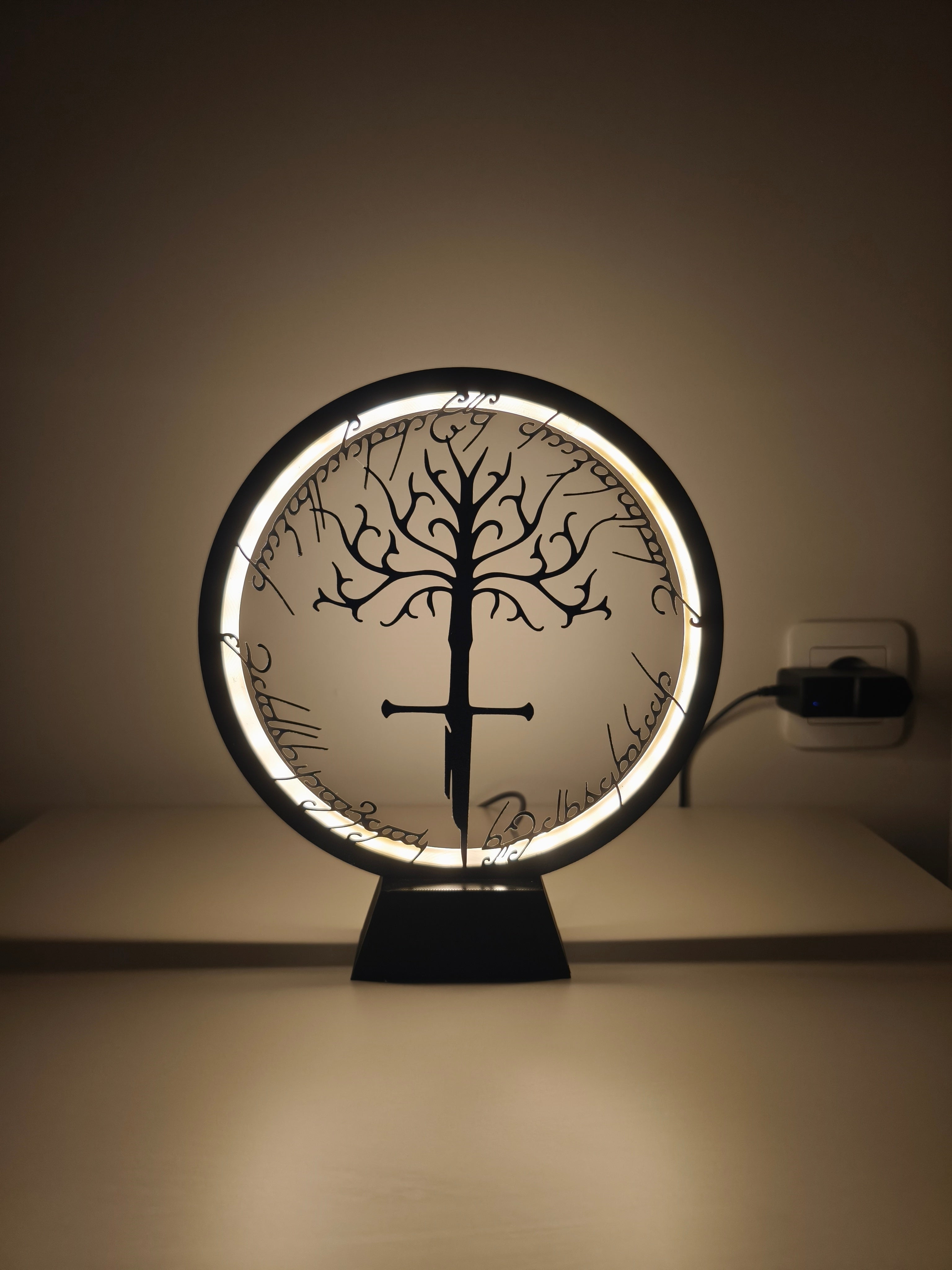 Lambadess Yüzüklerin Efendisi Gondor’un Ak Ağacı ve Narsil Temalı 3D LED Gece Lambası & Masa Lambası