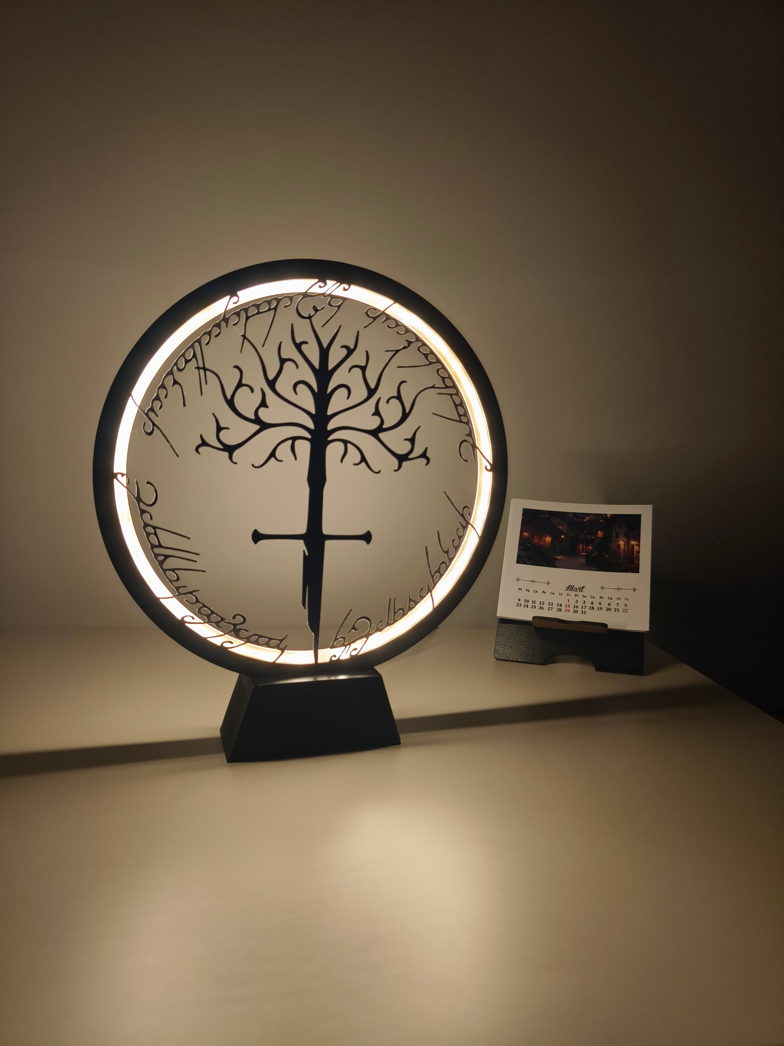 Lambadess Yüzüklerin Efendisi Gondor’un Ak Ağacı ve Narsil Temalı 3D LED Gece Lambası & Masa Lambası