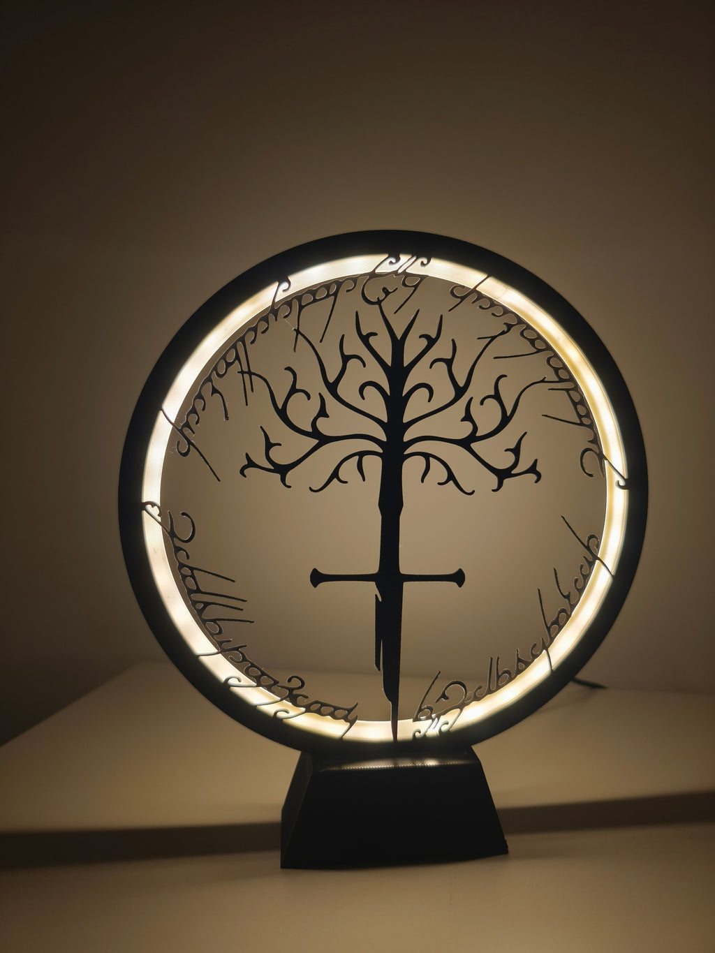 Lambadess Yüzüklerin Efendisi Gondor’un Ak Ağacı ve Narsil Temalı 3D LED Gece Lambası & Masa Lambası