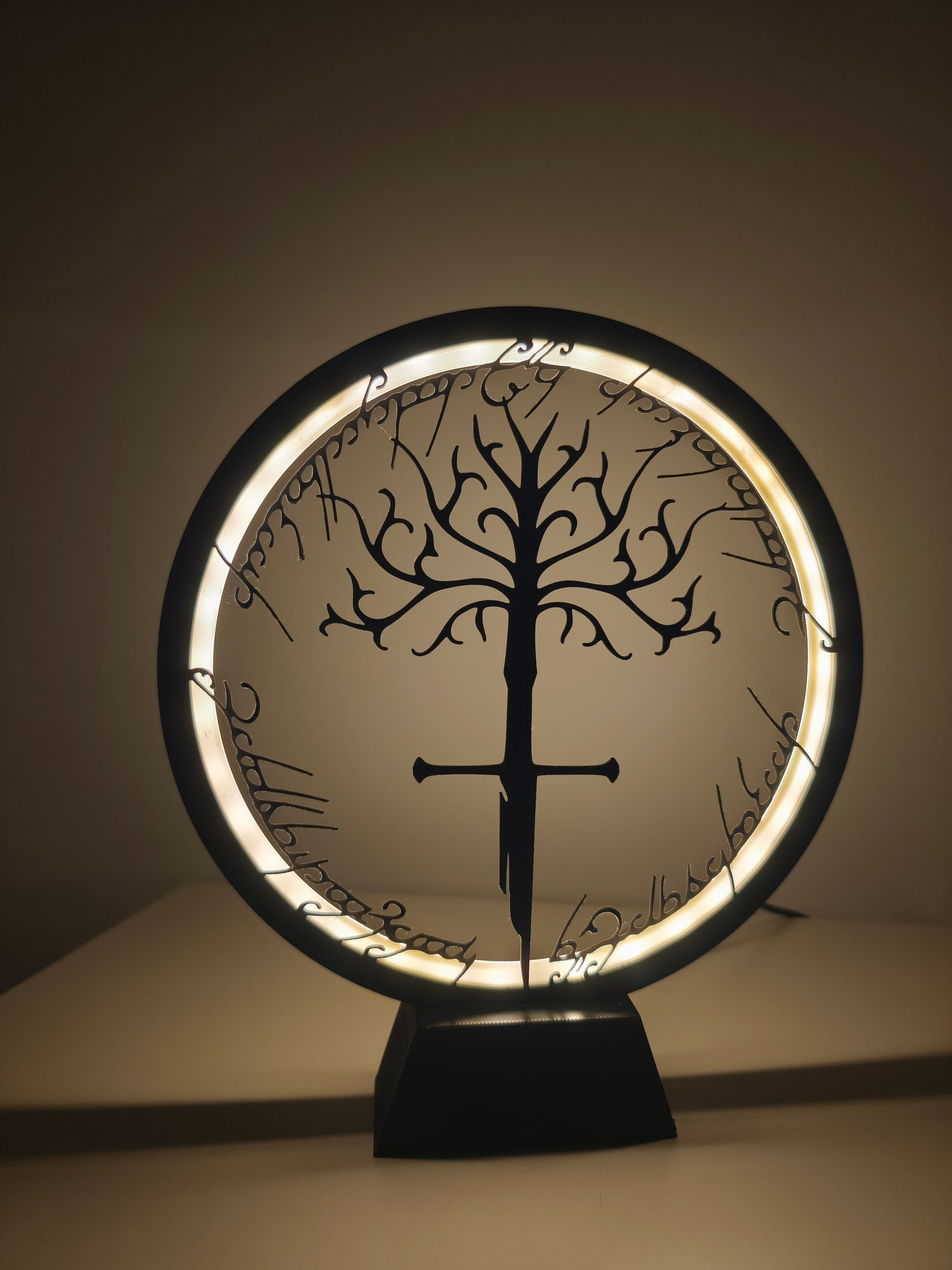Lambadess Yüzüklerin Efendisi Gondor’un Ak Ağacı ve Narsil Temalı 3D LED Gece Lambası & Masa Lambası