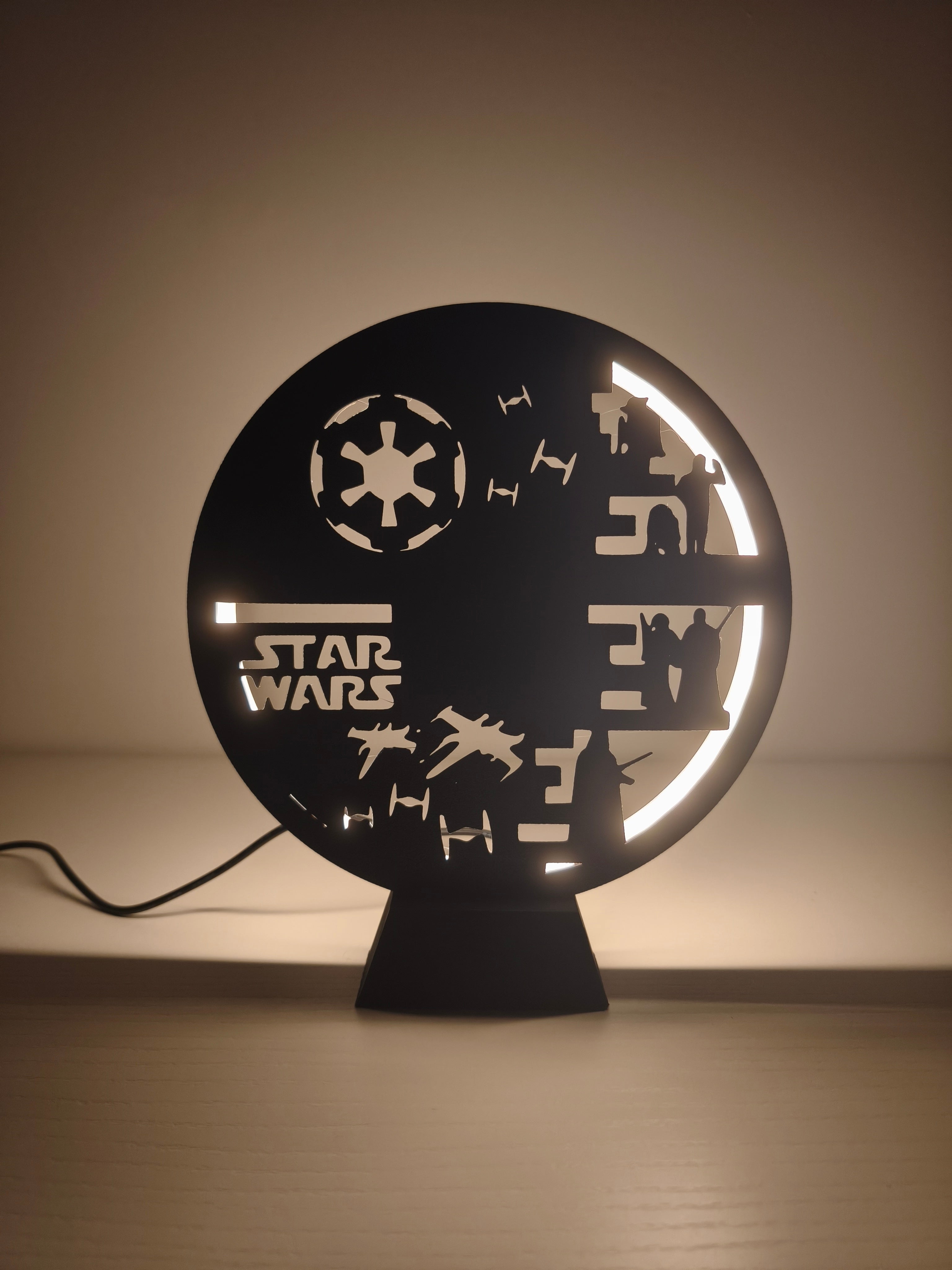 Galaksinin Işığı: Star Wars Ölüm Yıldızı ve Savaşçıları LED Lamba – Lambadess Özel Koleksiyon