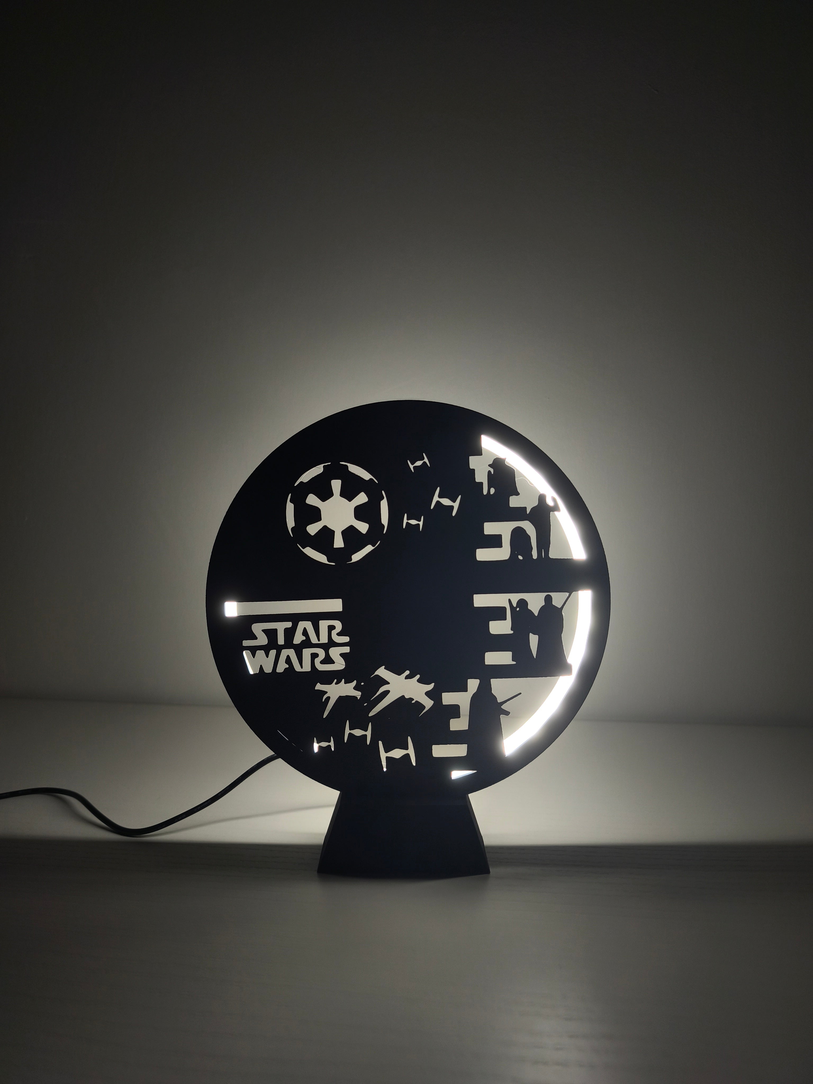 Galaksinin Işığı: Star Wars Ölüm Yıldızı ve Savaşçıları LED Lamba – Lambadess Özel Koleksiyon