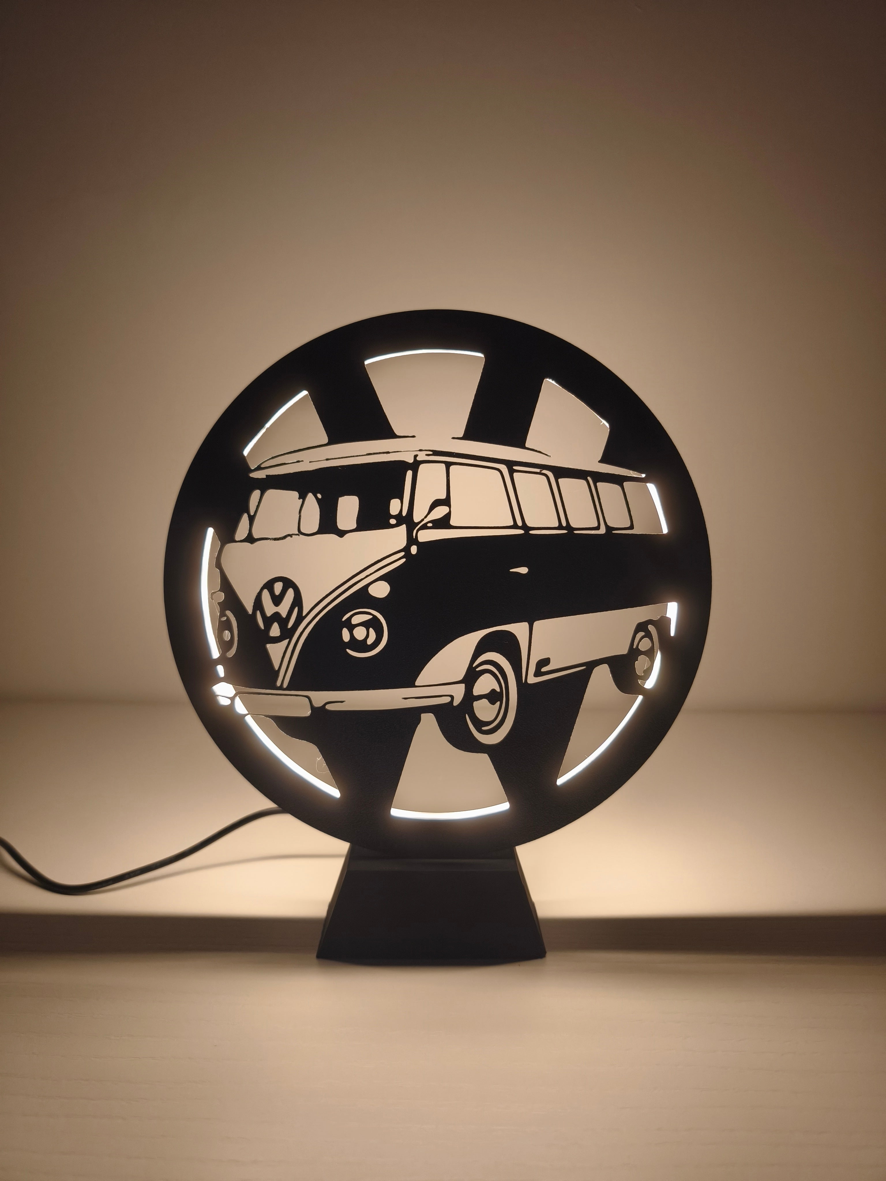 Retro Yolculuk: Klasik VW Karavan Siluet LED Lamba – Lambadess Özel Tasarım