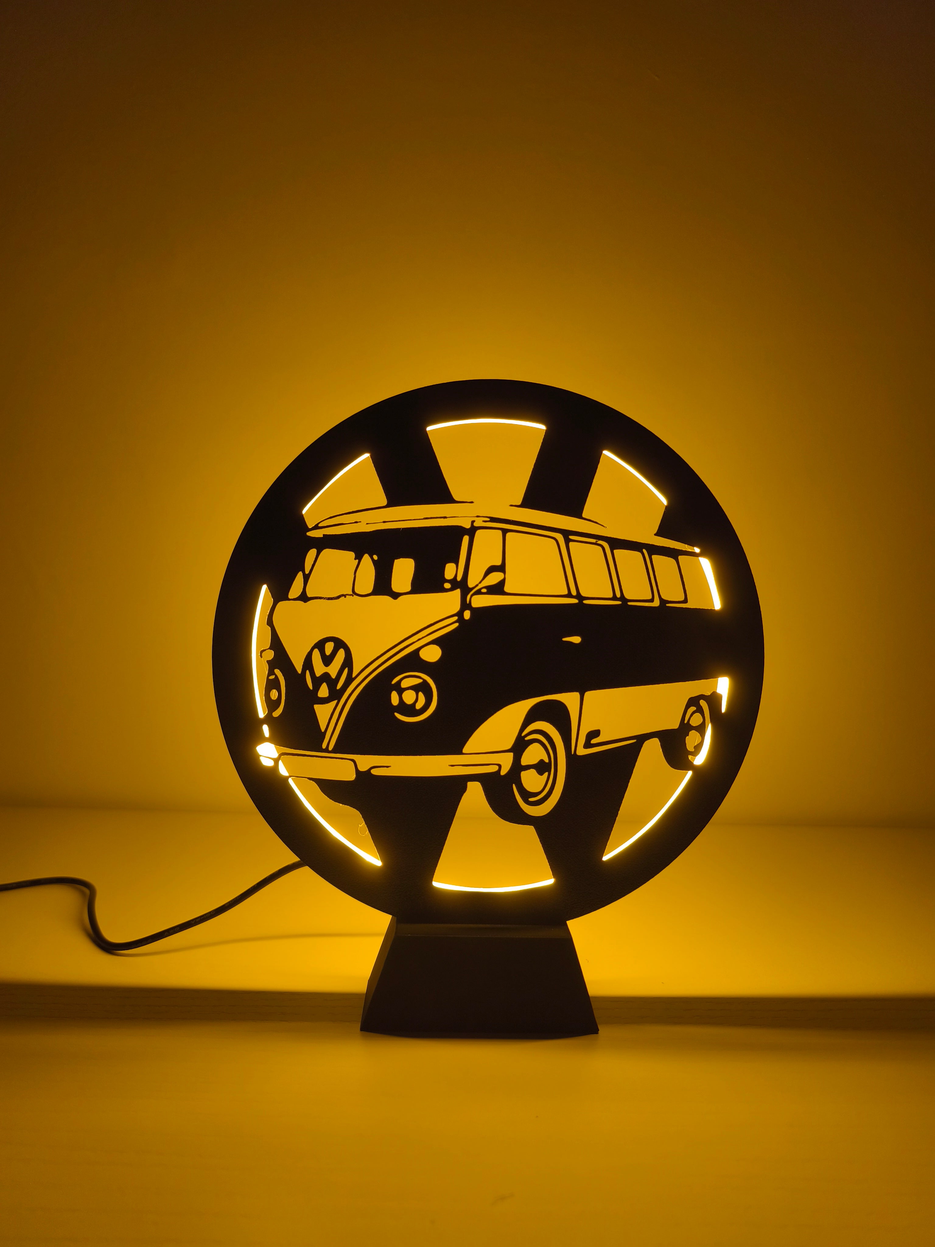 Retro Yolculuk: Klasik VW Karavan Siluet LED Lamba – Lambadess Özel Tasarım