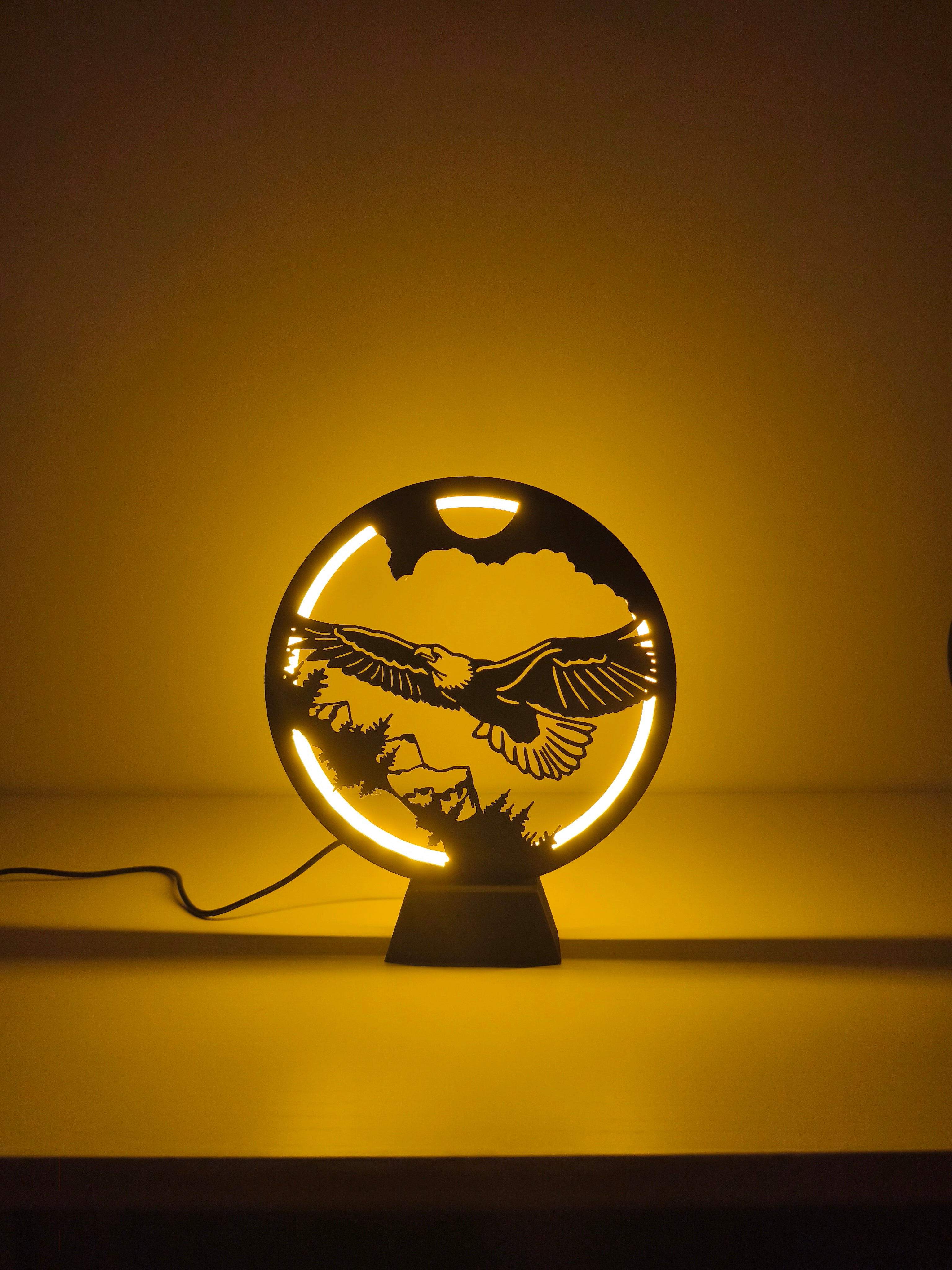 Özgürlük Ruhu: Kartal Siluet LED Lamba – Lambadess Doğa Serisi Özel Tasarım