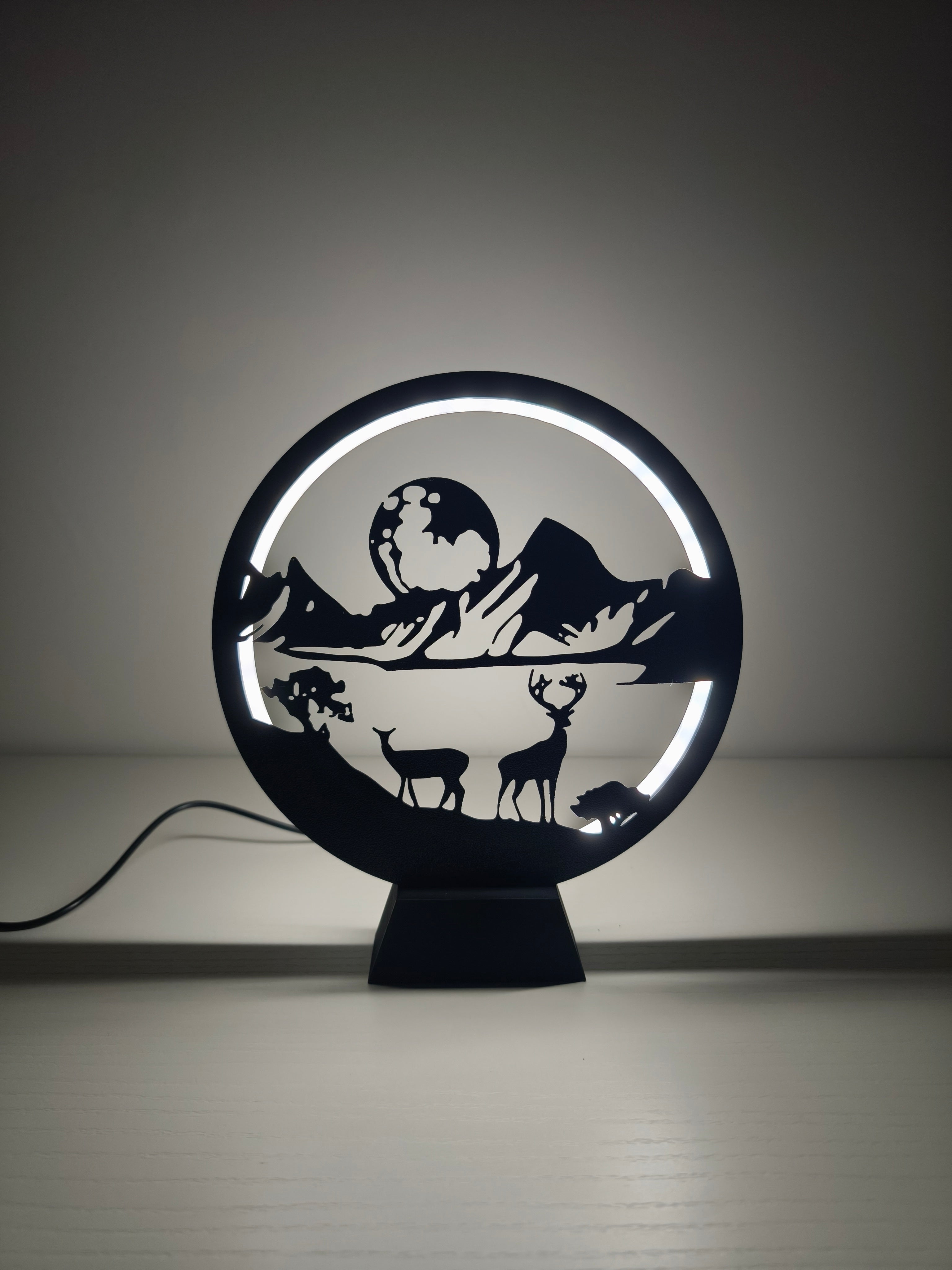 Lambadess Geyik ve Dolunay Temalı 3D LED Gece Lambası – Doğa Serisi Dekoratif Aydınlatma